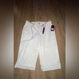 Gloria Vanderbilt White Capris